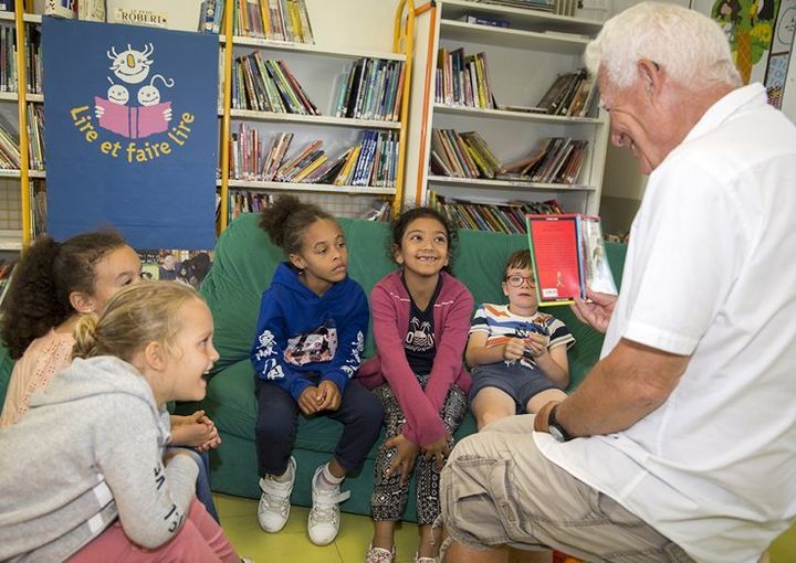 Séance de lecture Lire et faire lire Crédit photo ©Nabil-Boutros 24 juin 2022 - Association Lire et faire lire. École maternelle Gallieni à Deuil-la-Barre – École élémentaire Paul Roth Osny